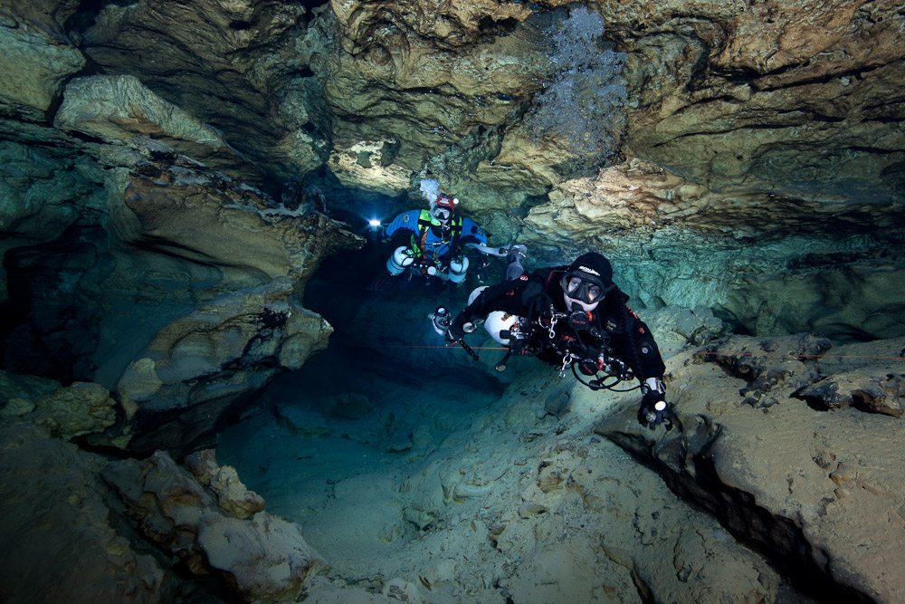 Look! Scuba Diver’s Portal to the Underwater World