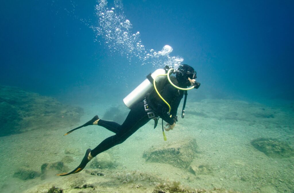 Scuba diving skills - Descent Diver