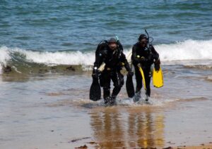 2 divers - safety equipment