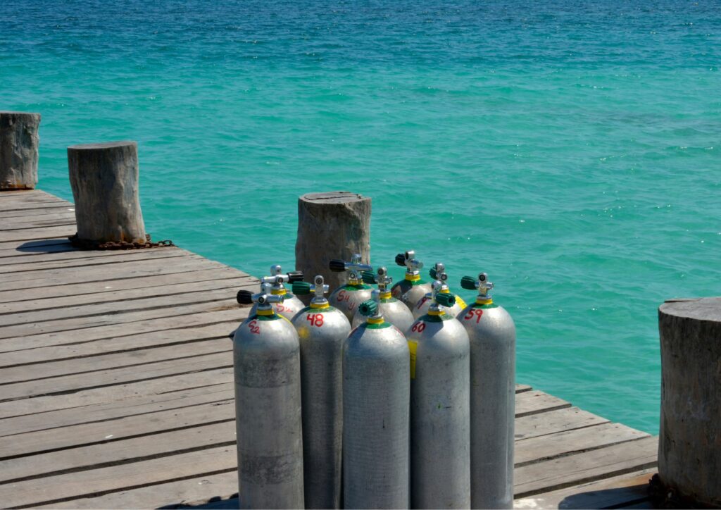 nitrox specialy diving - silver tanks by the beach