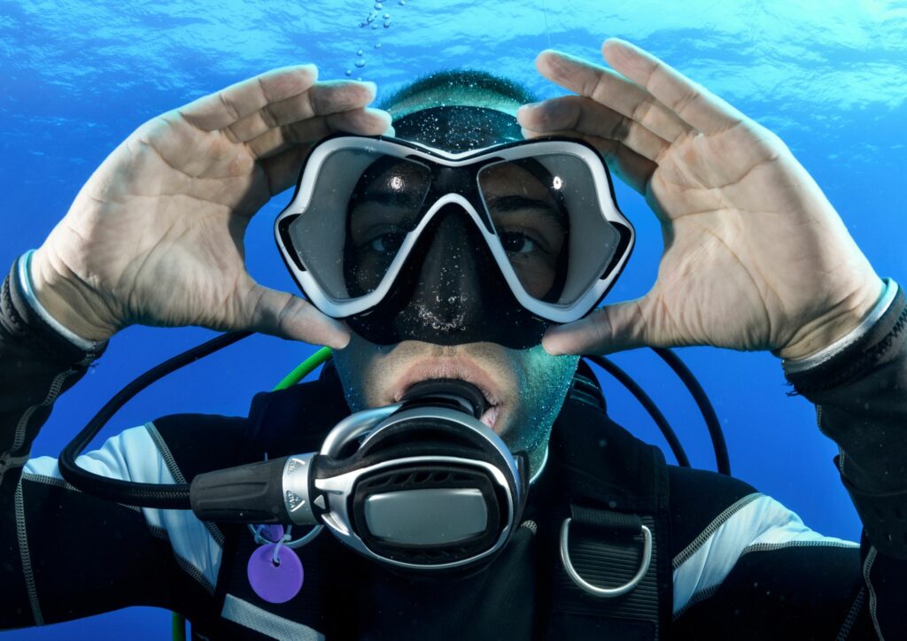 diving mask fit diver