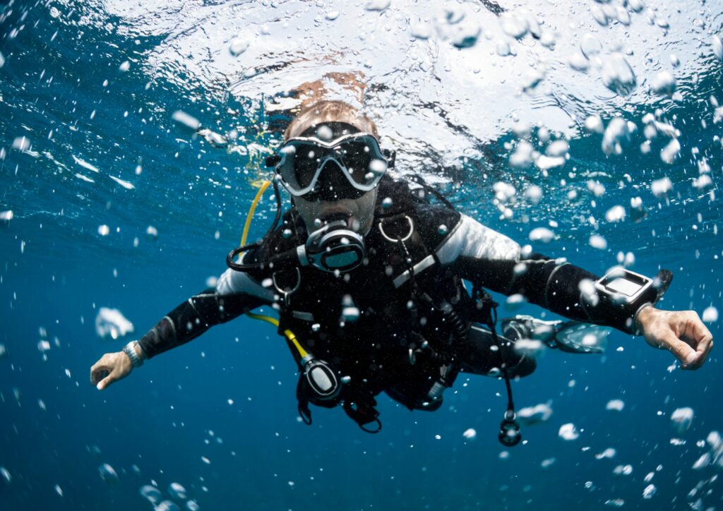 sea current, divers with bubbles